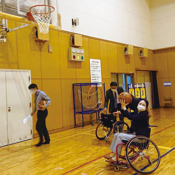 車椅子バスケを体験